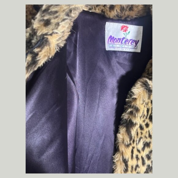 Vintage Leopard Print Faux Fur Coat • Retro 60s Style • Oversized Button - Picture 5 of 8